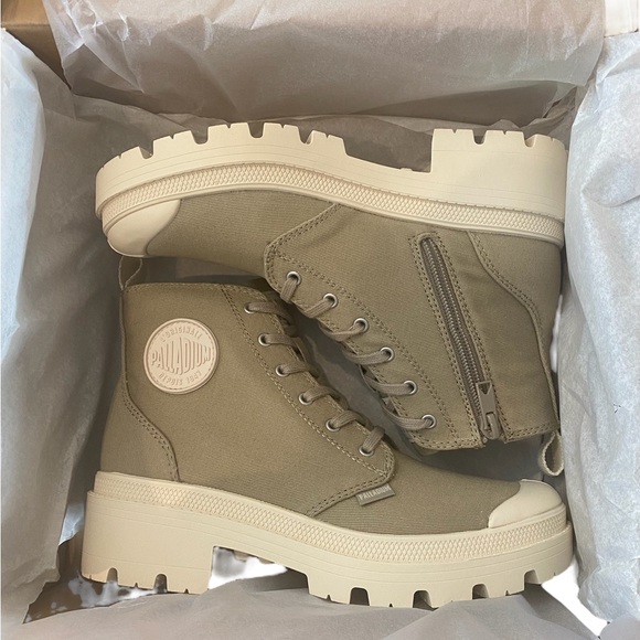 Palladium Hightop Lug Sole Sneakers - Multiple Sizes - Picture 3 of 4